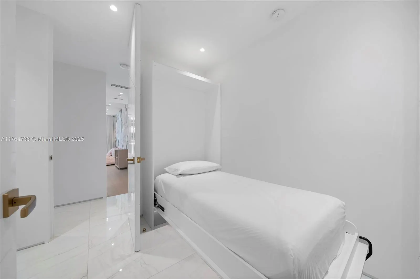 10225 Collins Ave, #1402
