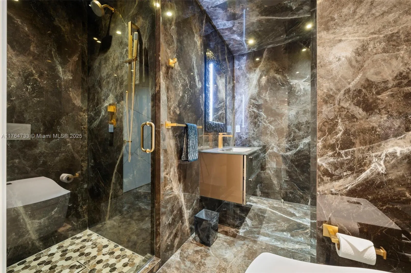 10225 Collins Ave, #1402