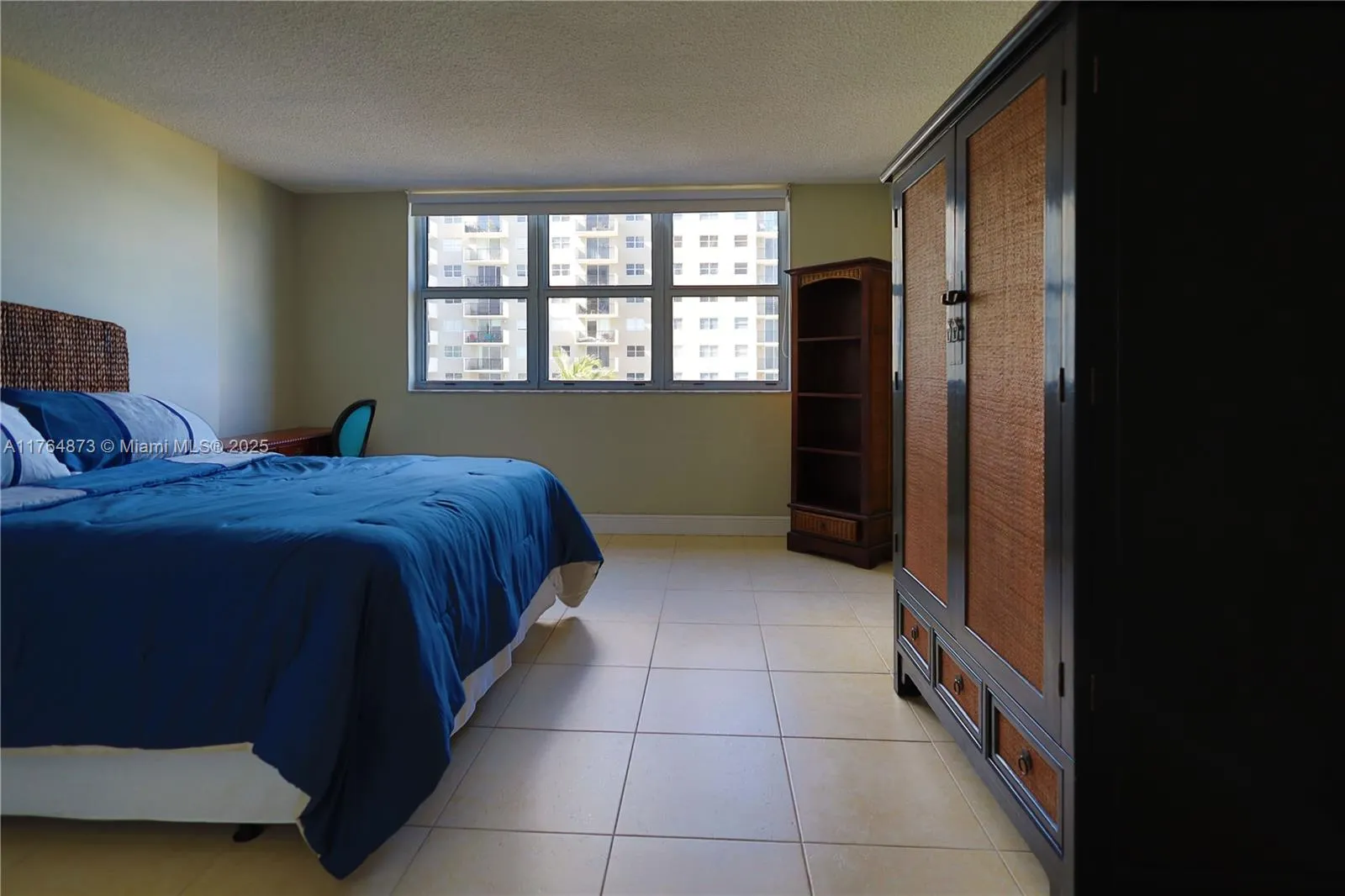 9225 Collins Ave, #503