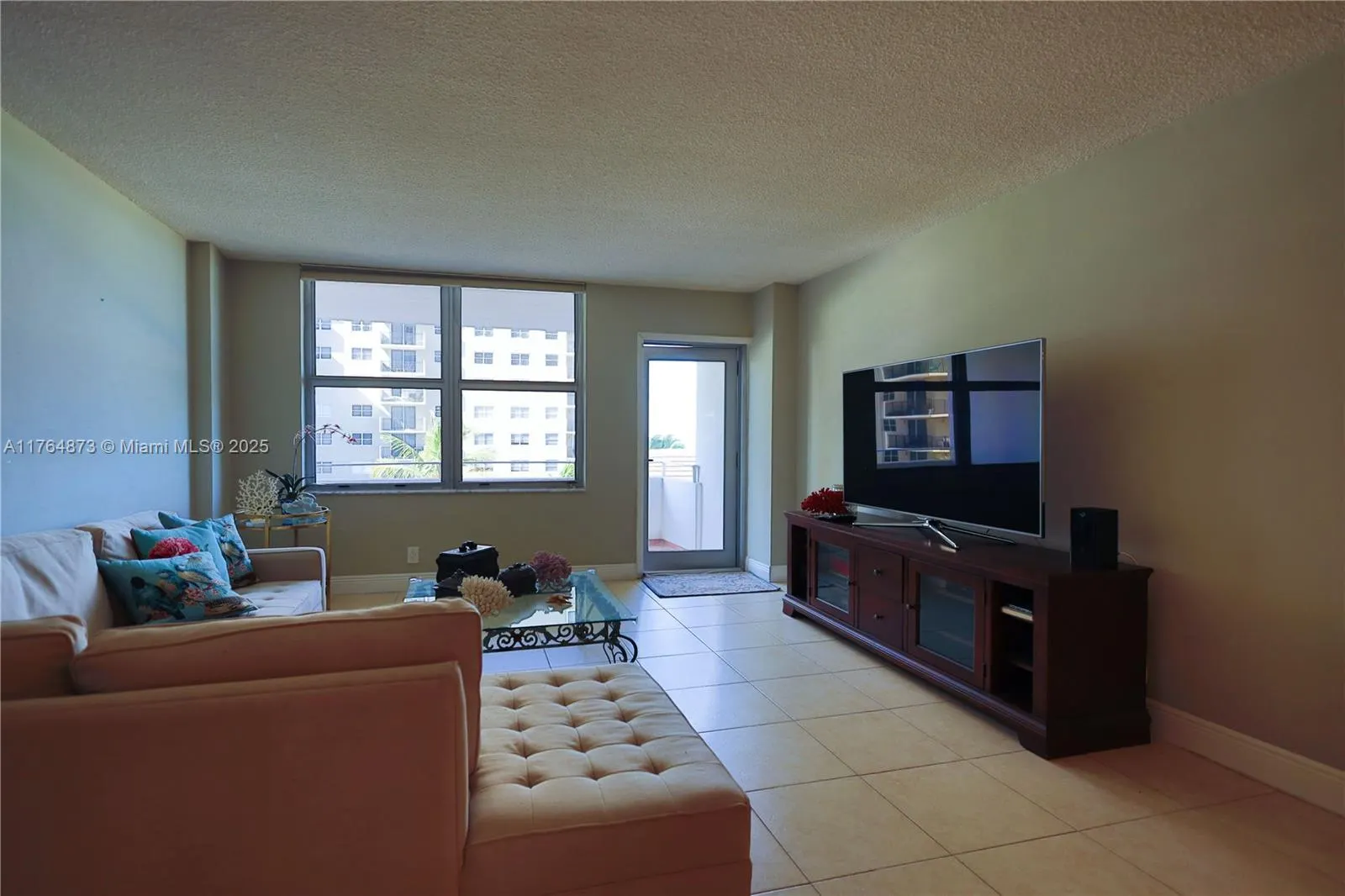 9225 Collins Ave, #503