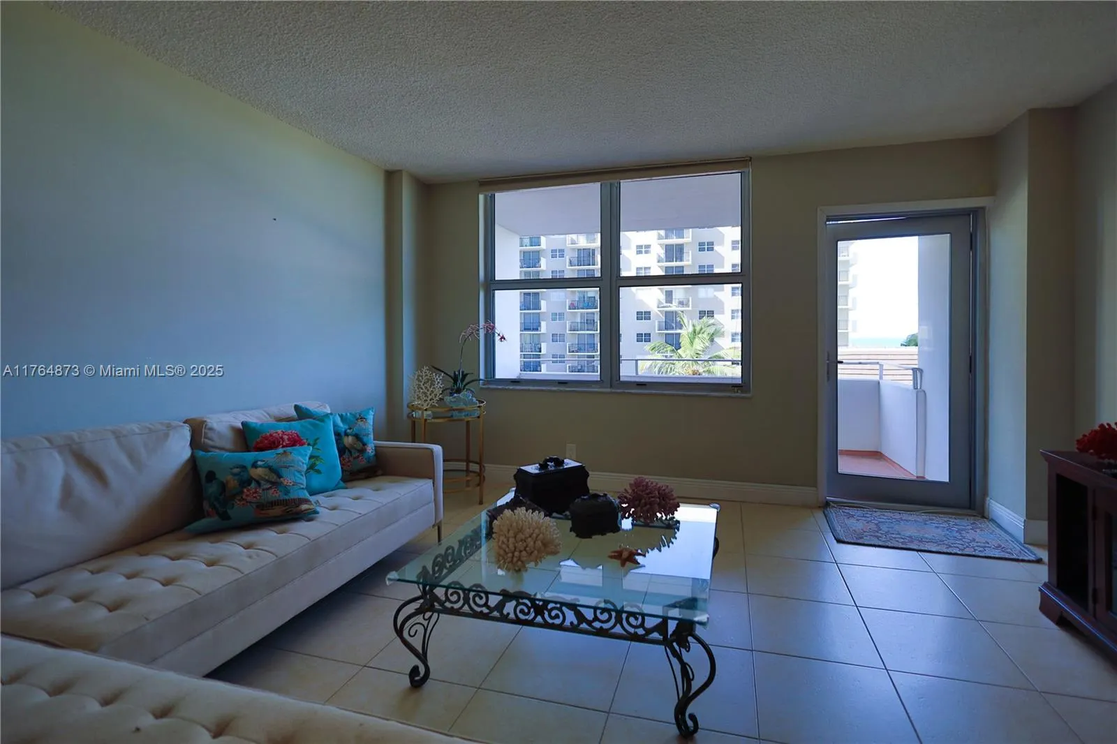 9225 Collins Ave, #503