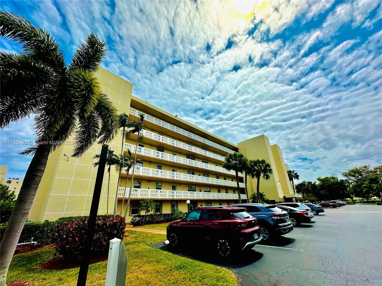 101 SE 3rd Ave, #404