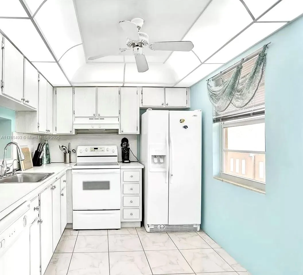101 SE 3rd Ave, #404