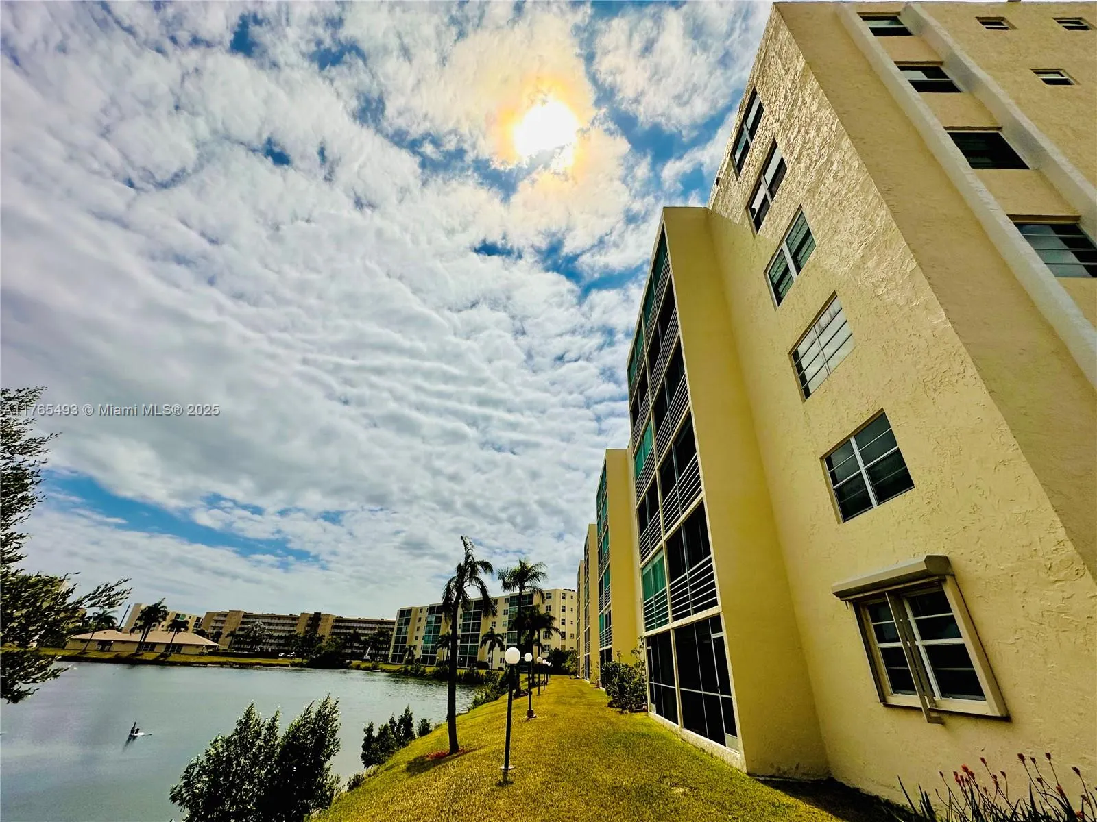 101 SE 3rd Ave, #404