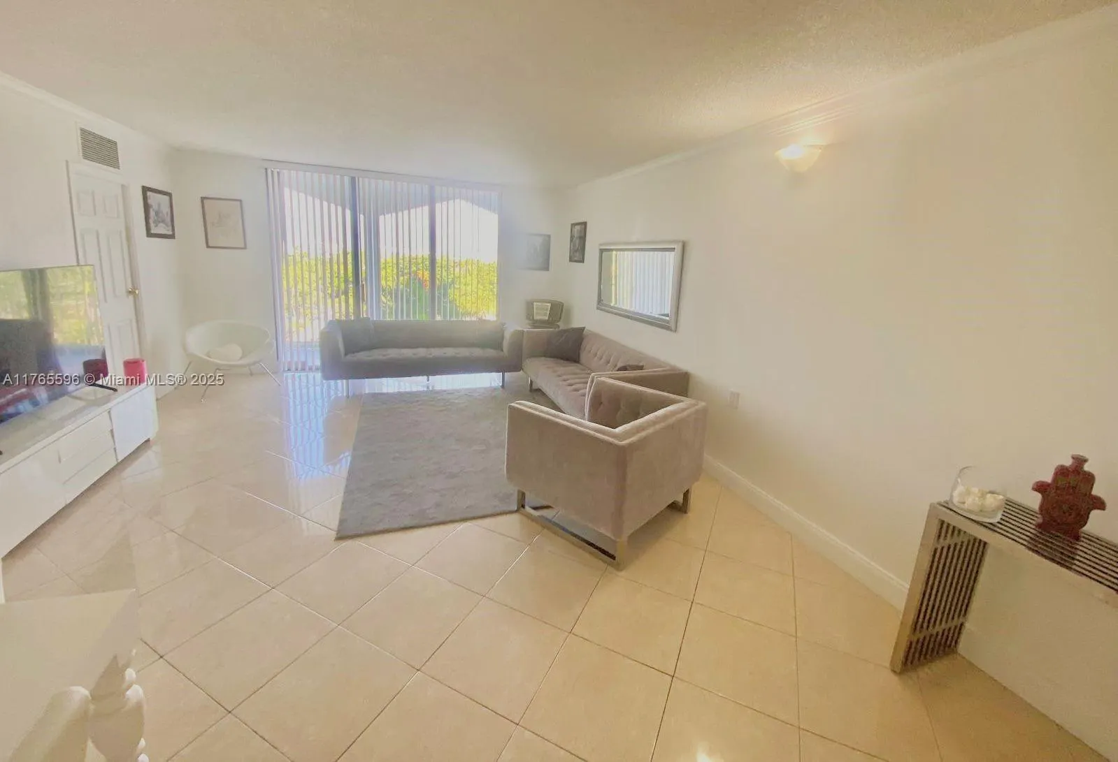 9801 Collins Ave, #8M