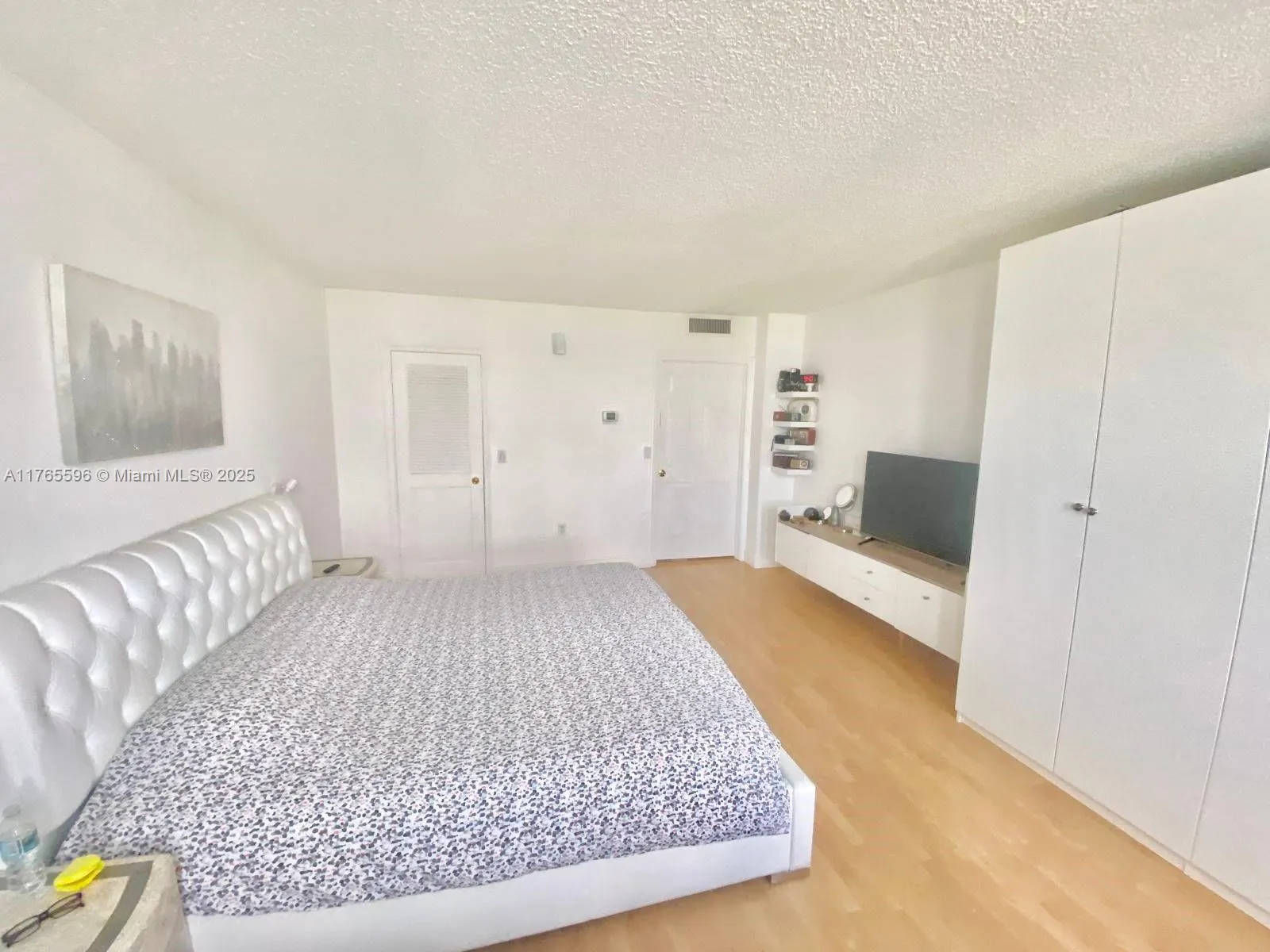9801 Collins Ave, #8M