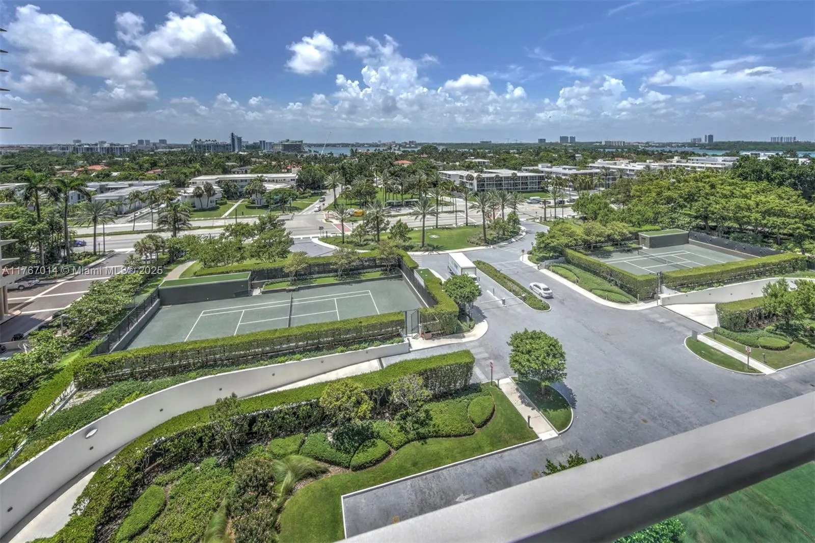10201 Collins Ave, #804