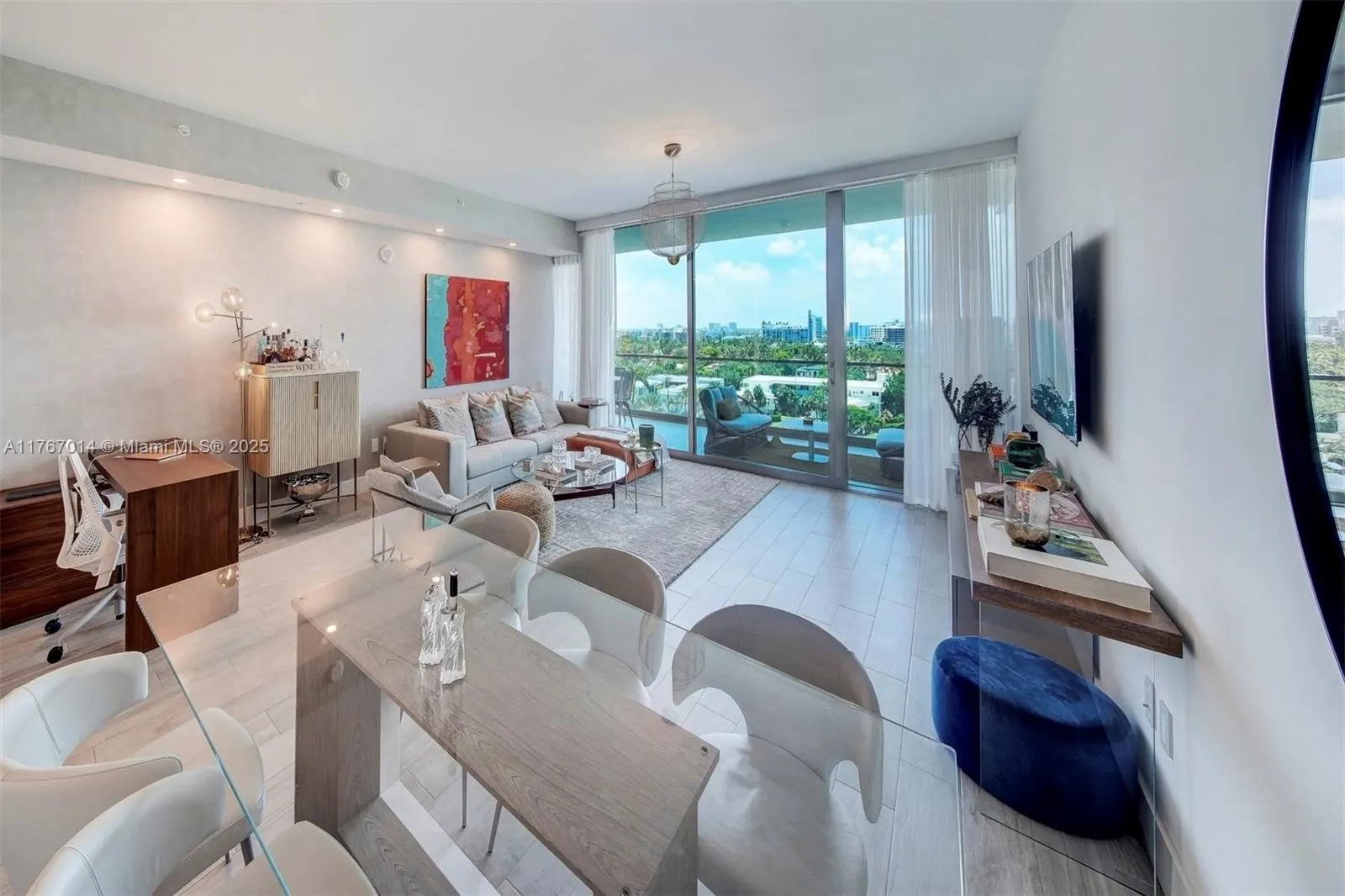 10201 Collins Ave, #804