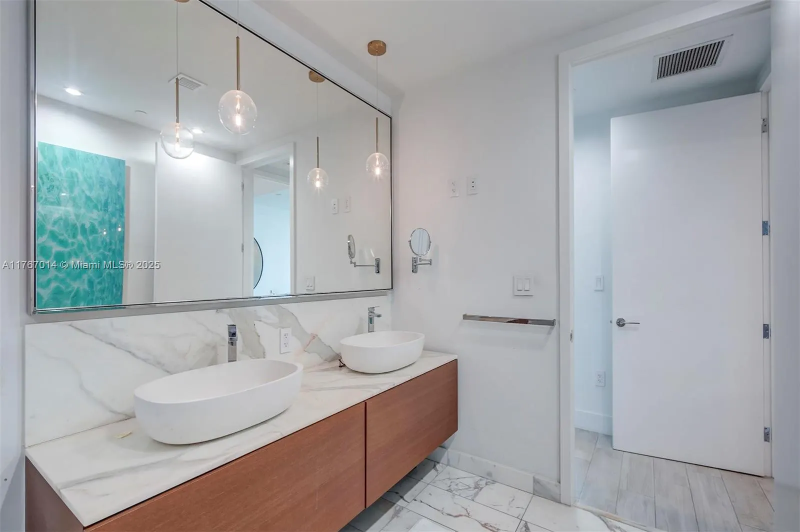 10201 Collins Ave, #804