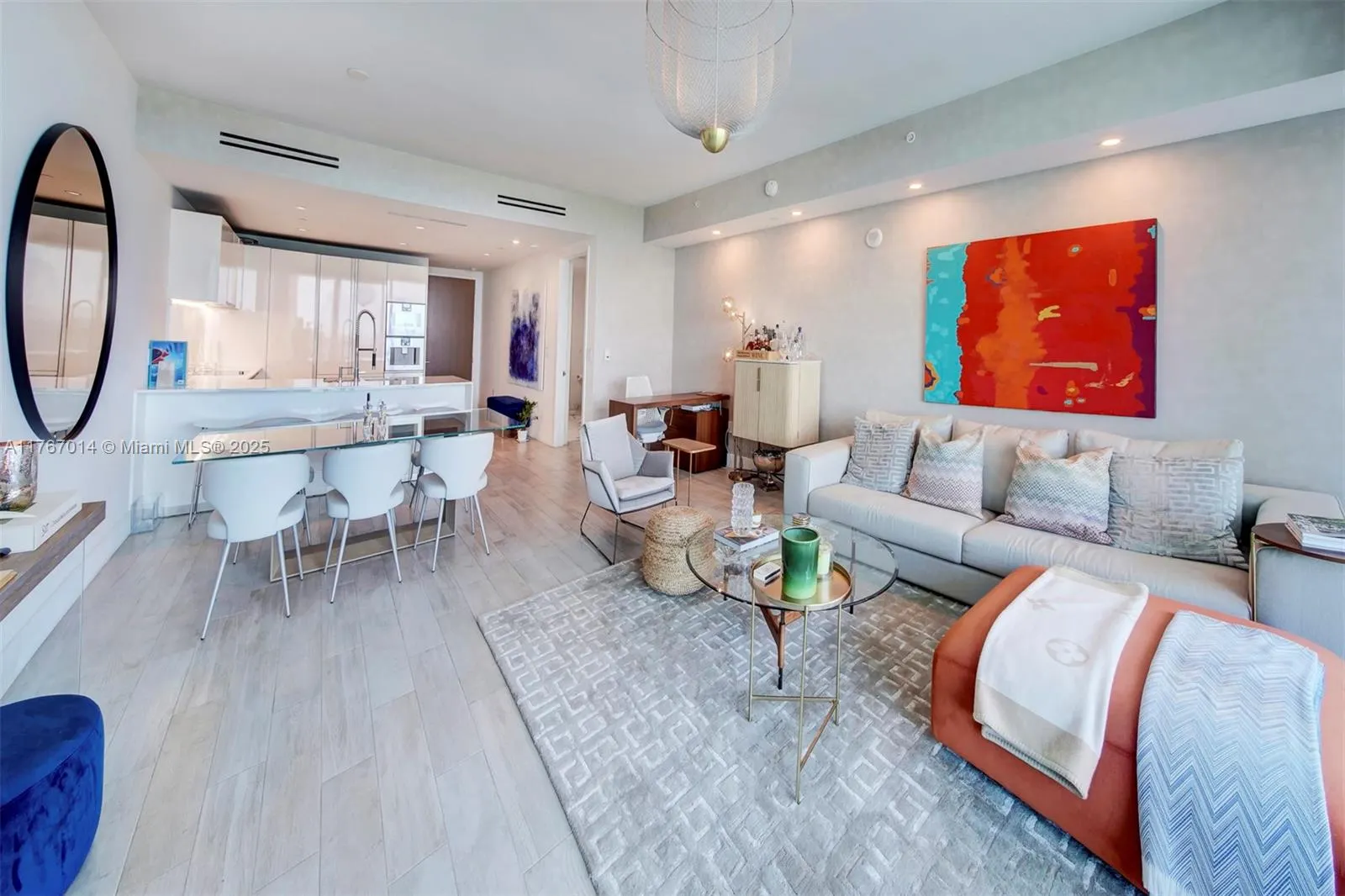 10201 Collins Ave, #804