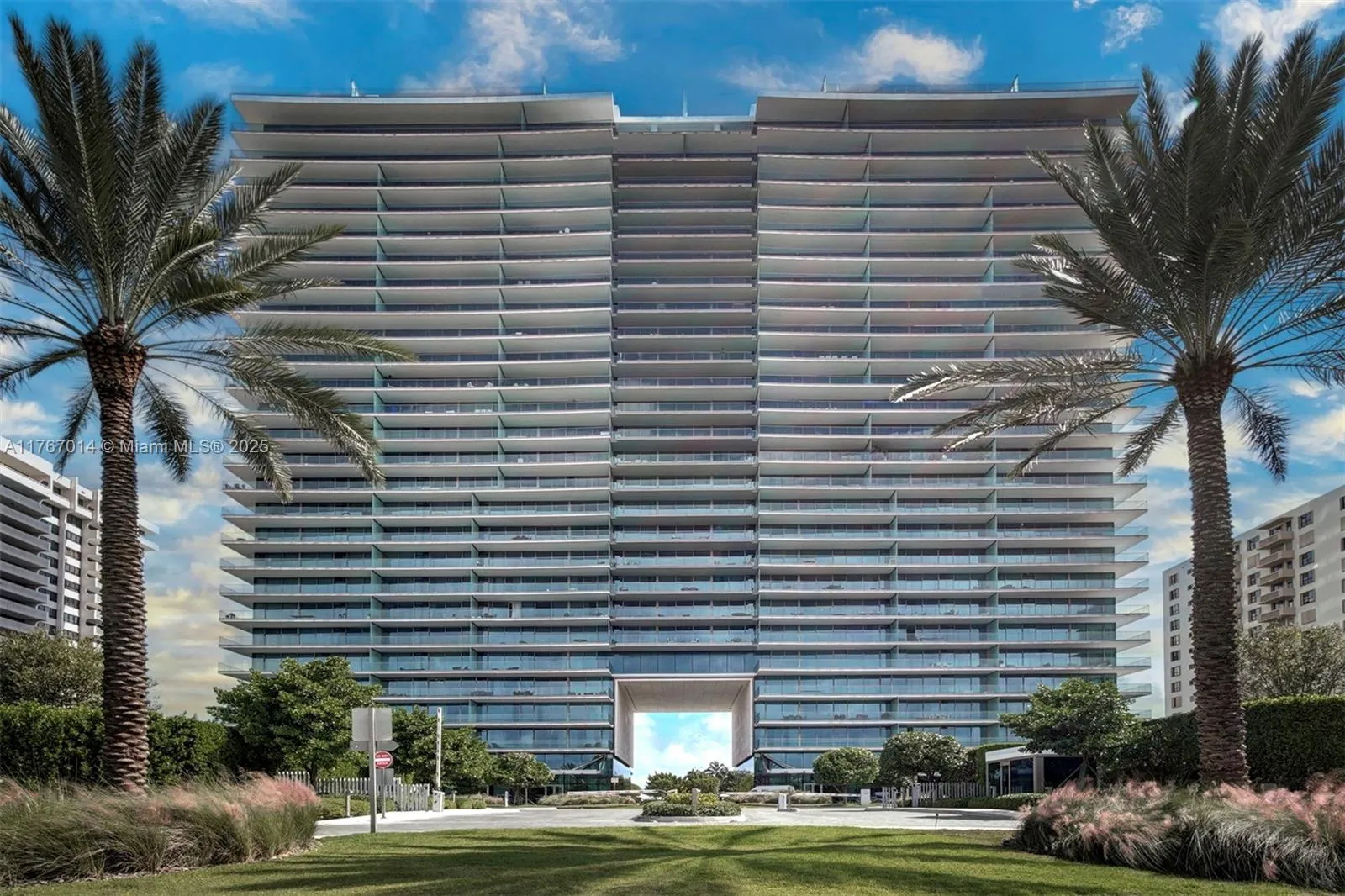 10201 Collins Ave, #804