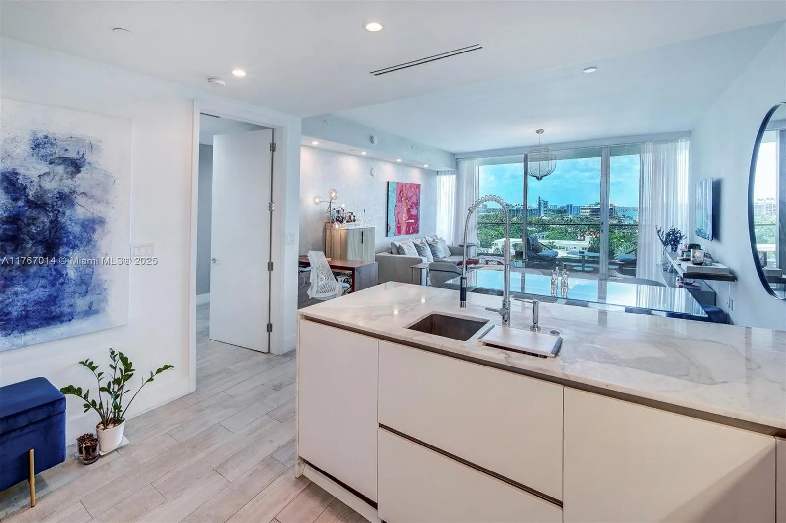 10201 Collins Ave, #804