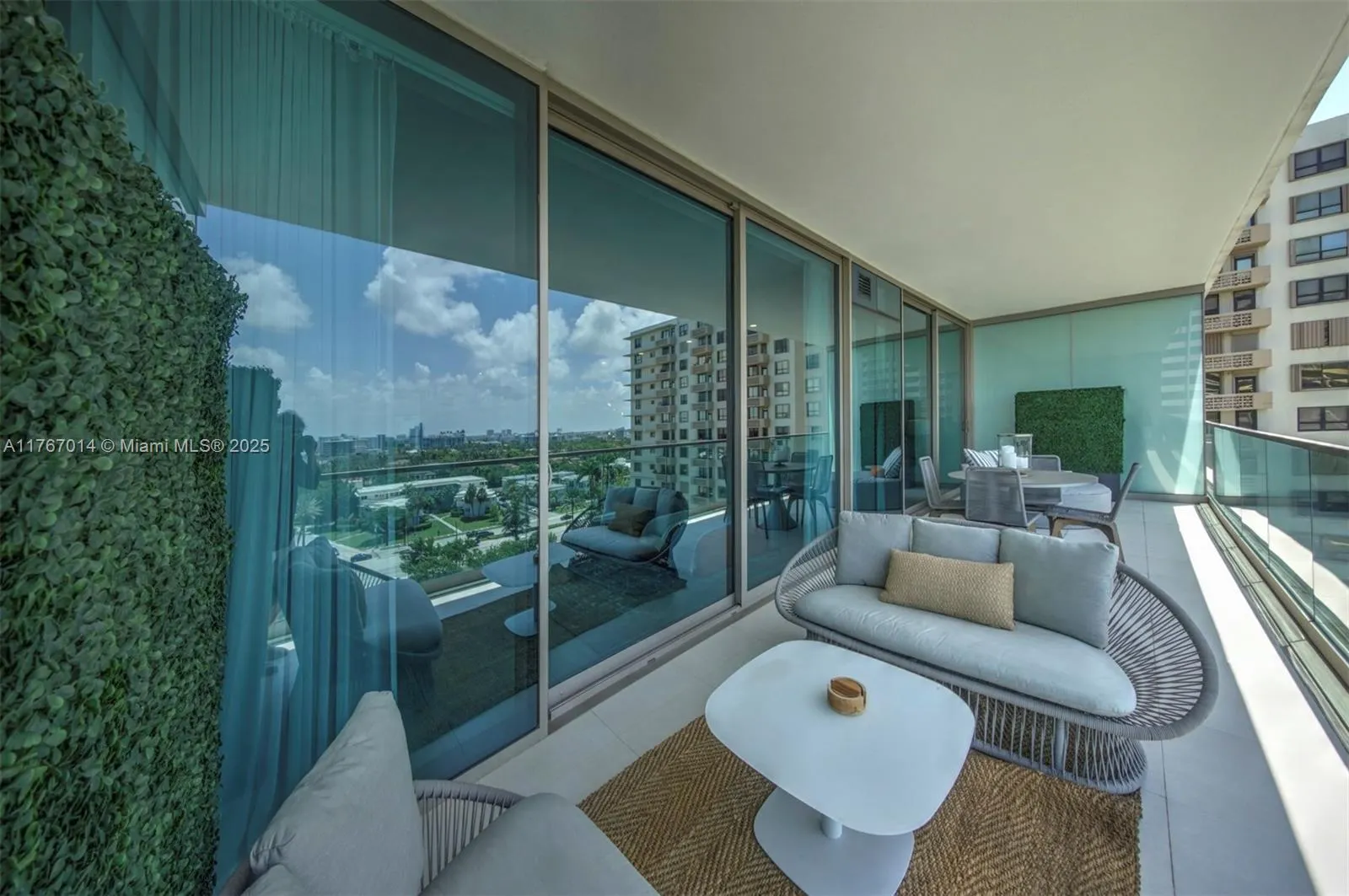 10201 Collins Ave, #804