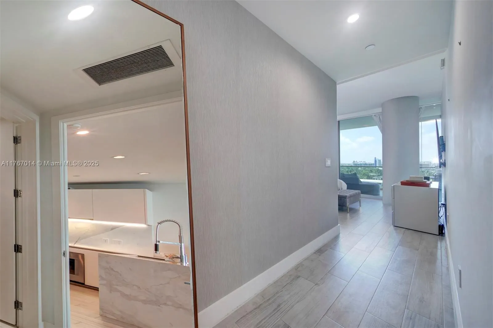10201 Collins Ave, #804