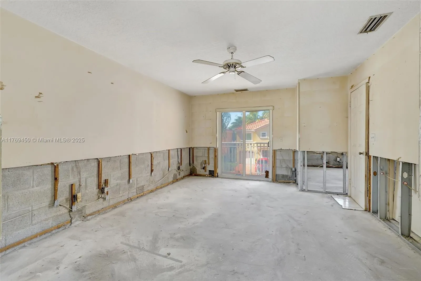 1163 SE 6th Ct