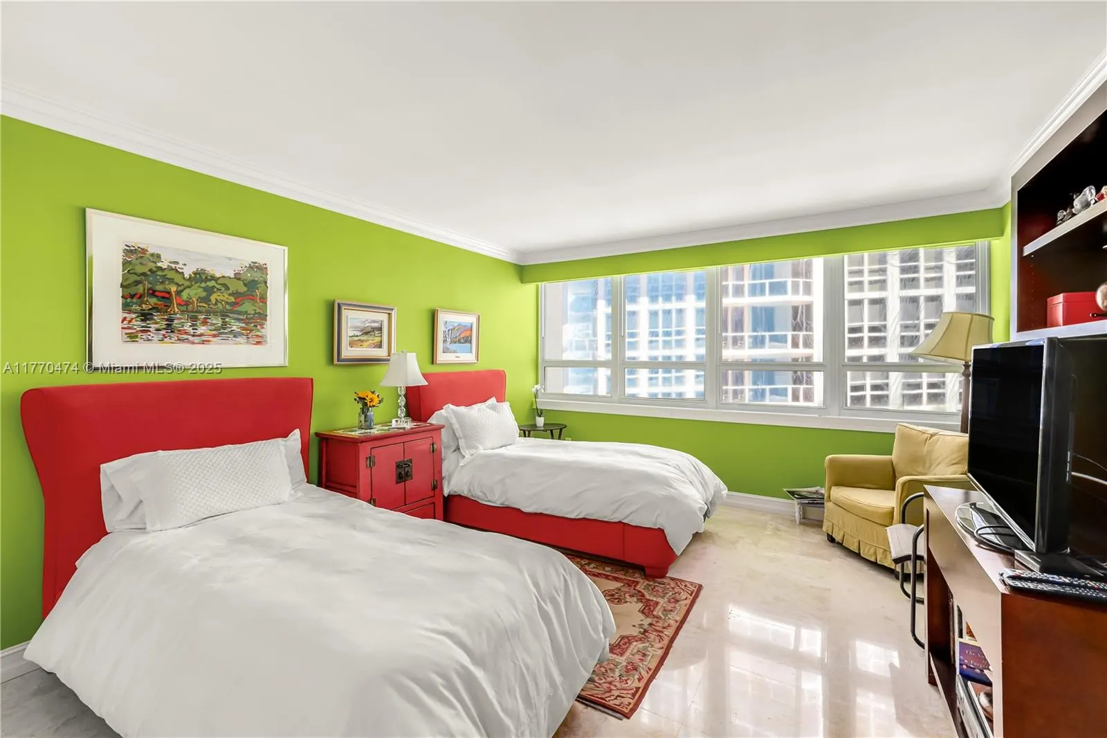 10205 Collins Ave, #906