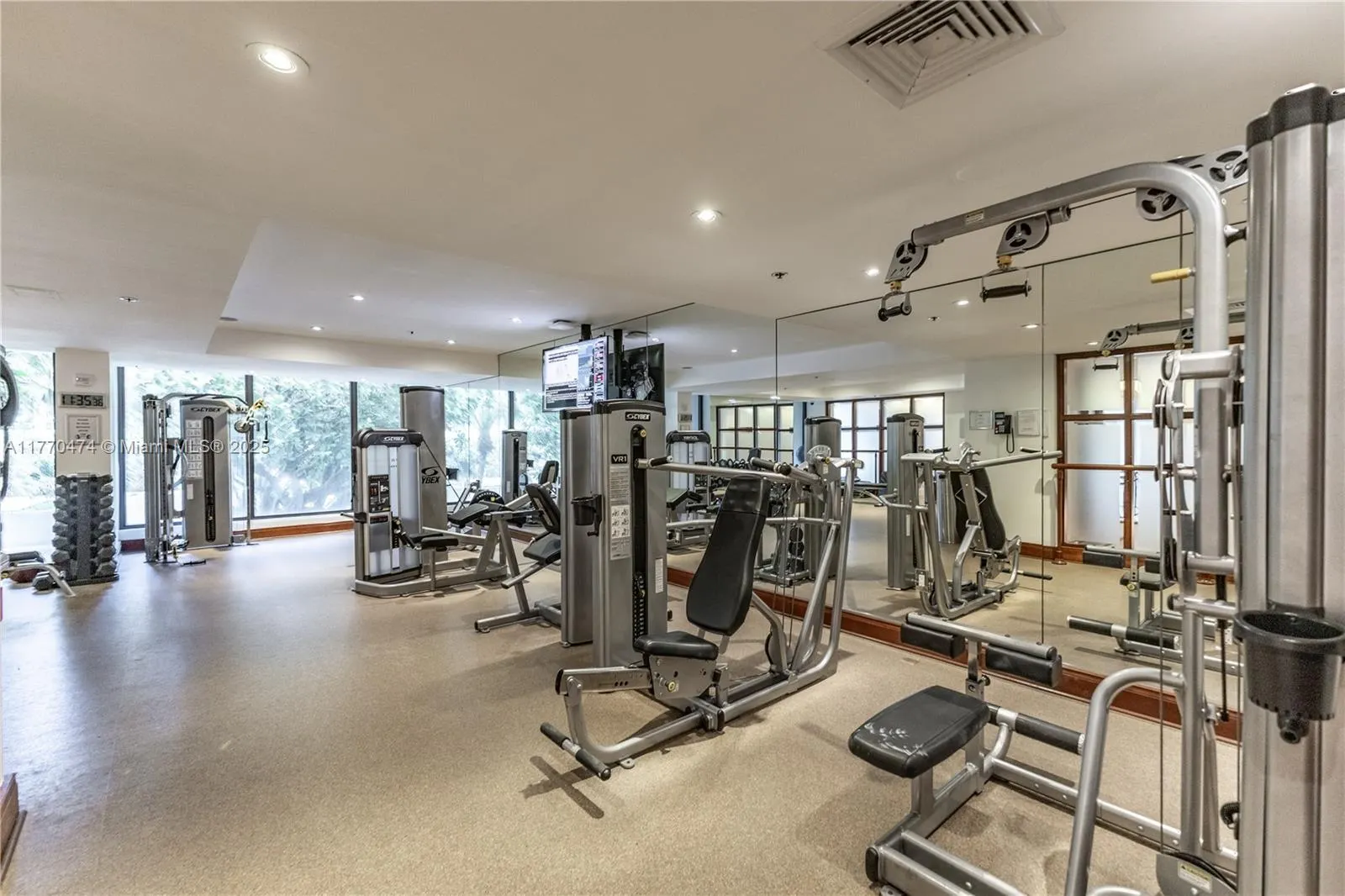 10205 Collins Ave, #906