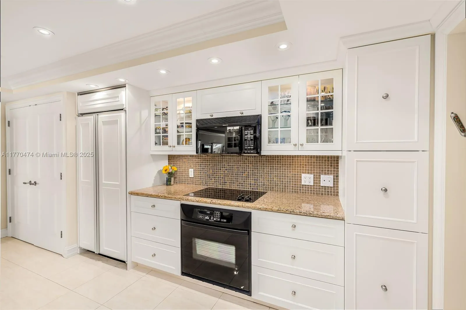 10205 Collins Ave, #906
