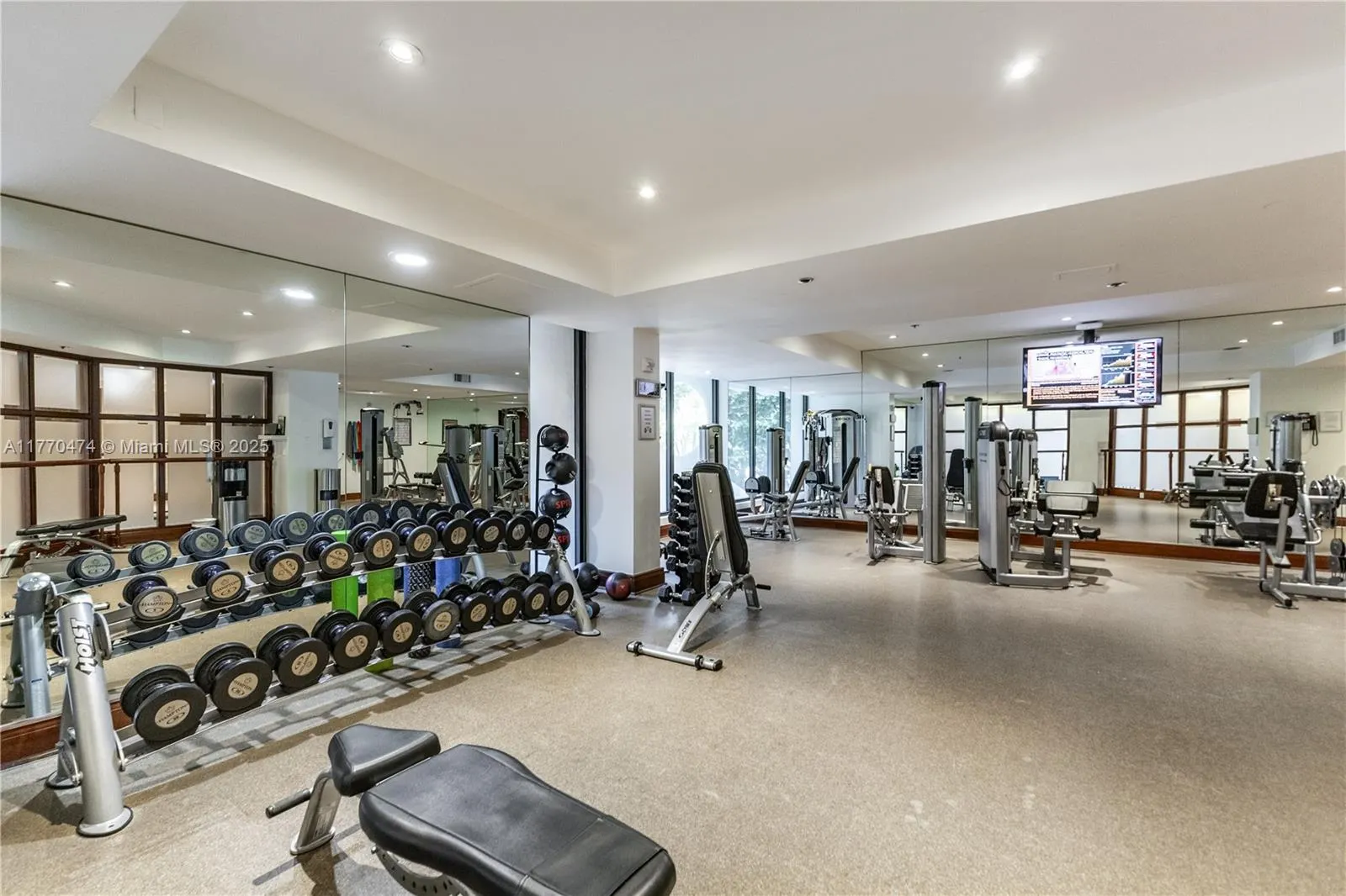 10205 Collins Ave, #906