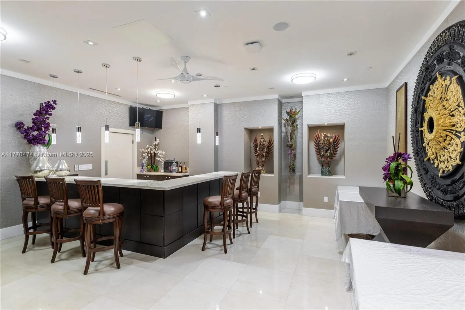 10205 Collins Ave, #906