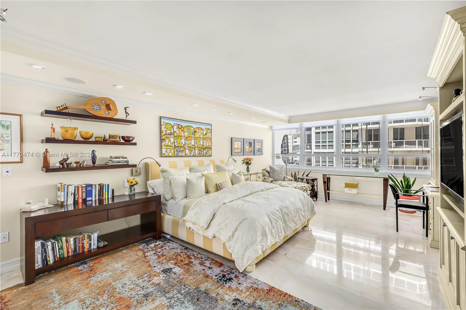 10205 Collins Ave, #906
