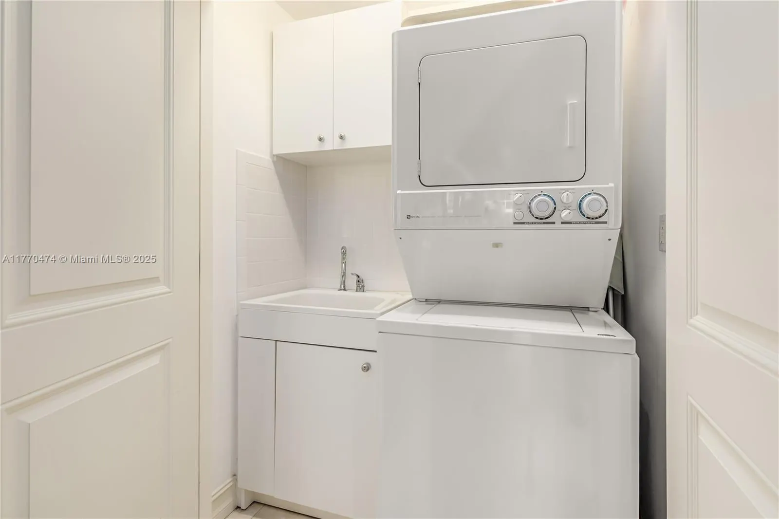 10205 Collins Ave, #906