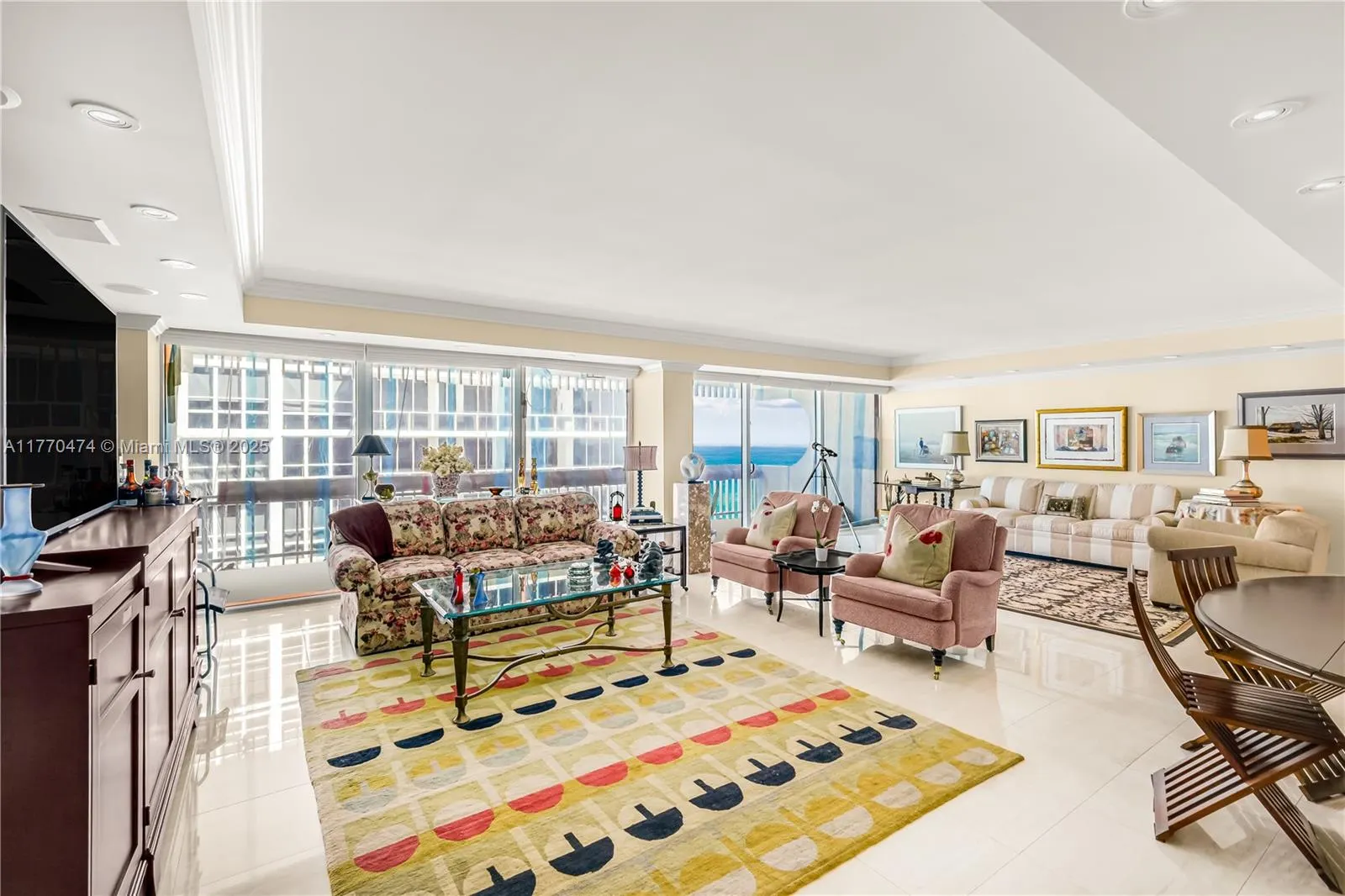 10205 Collins Ave, #906