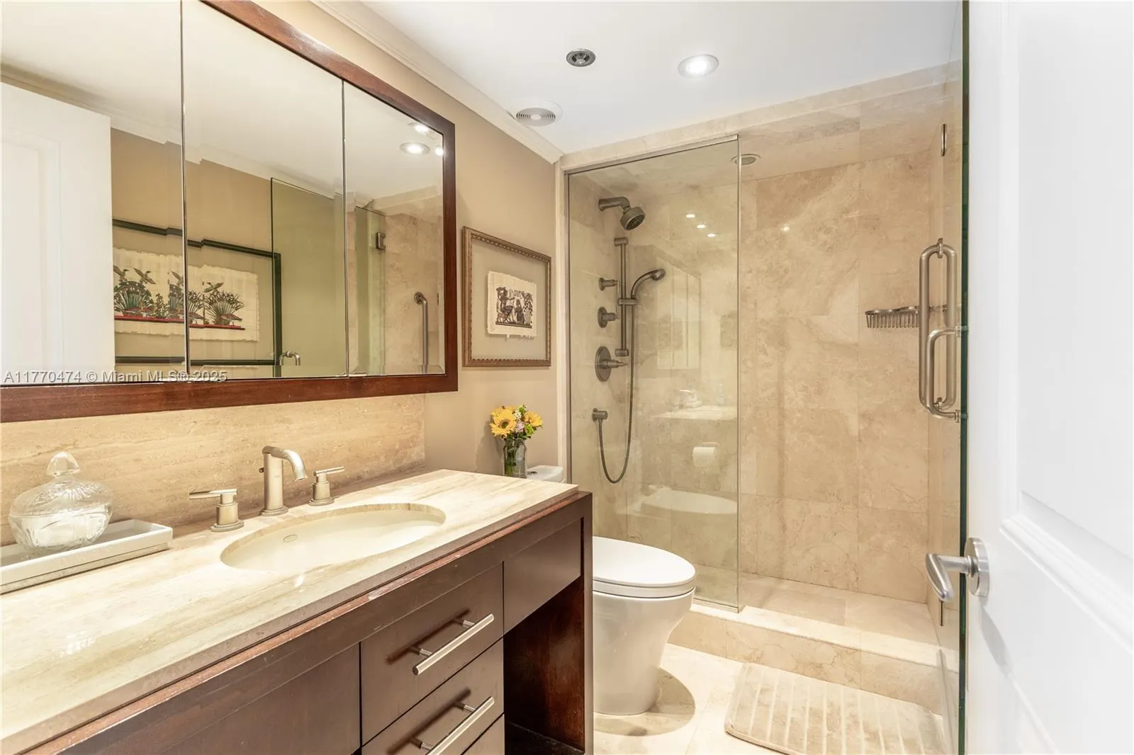 10205 Collins Ave, #906