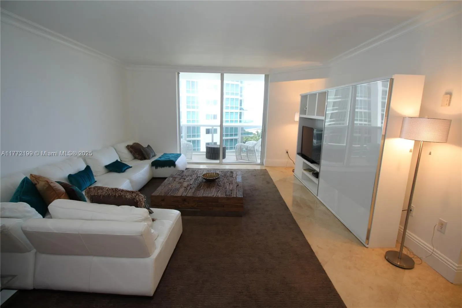 10275 Collins Ave, #833