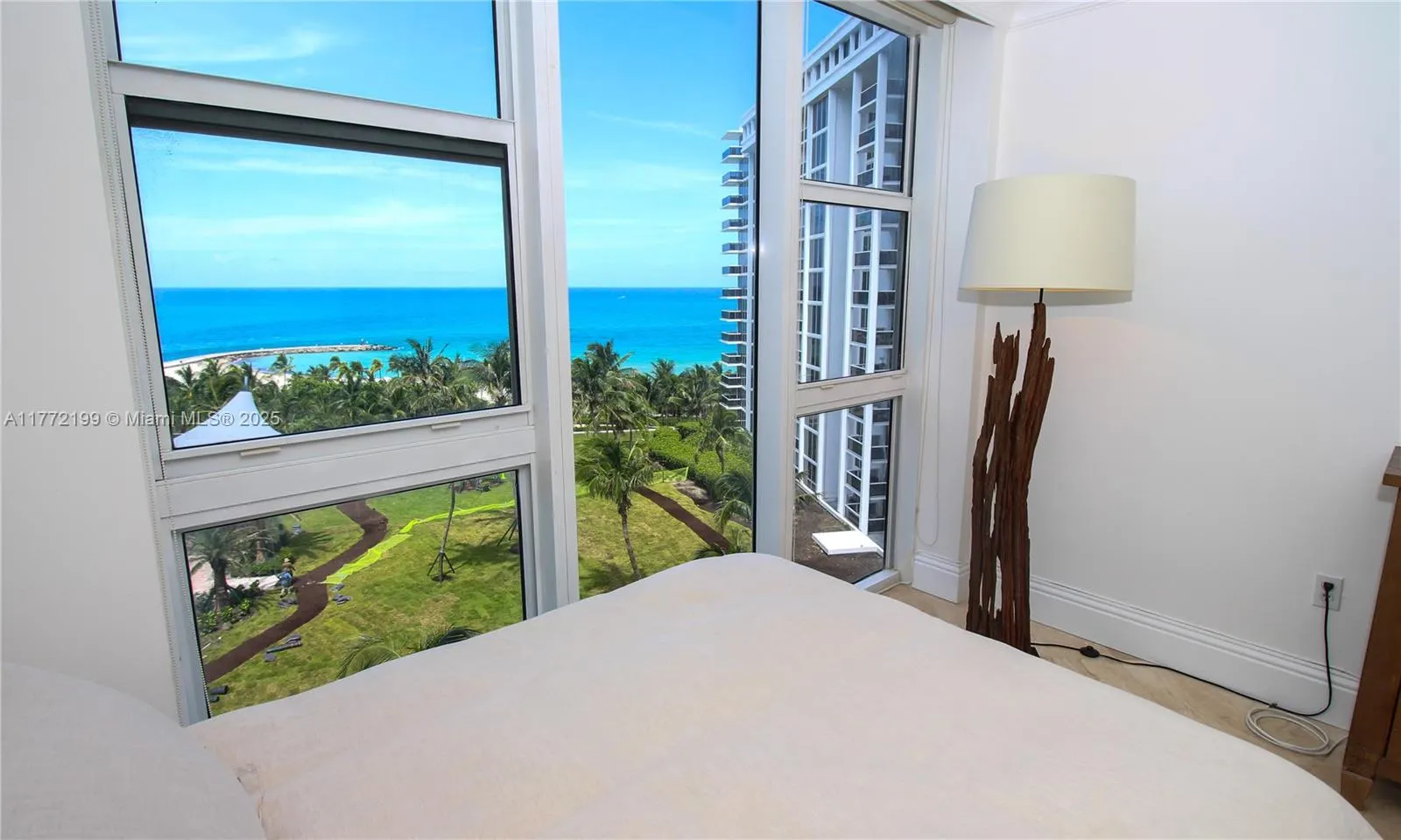 10275 Collins Ave, #833