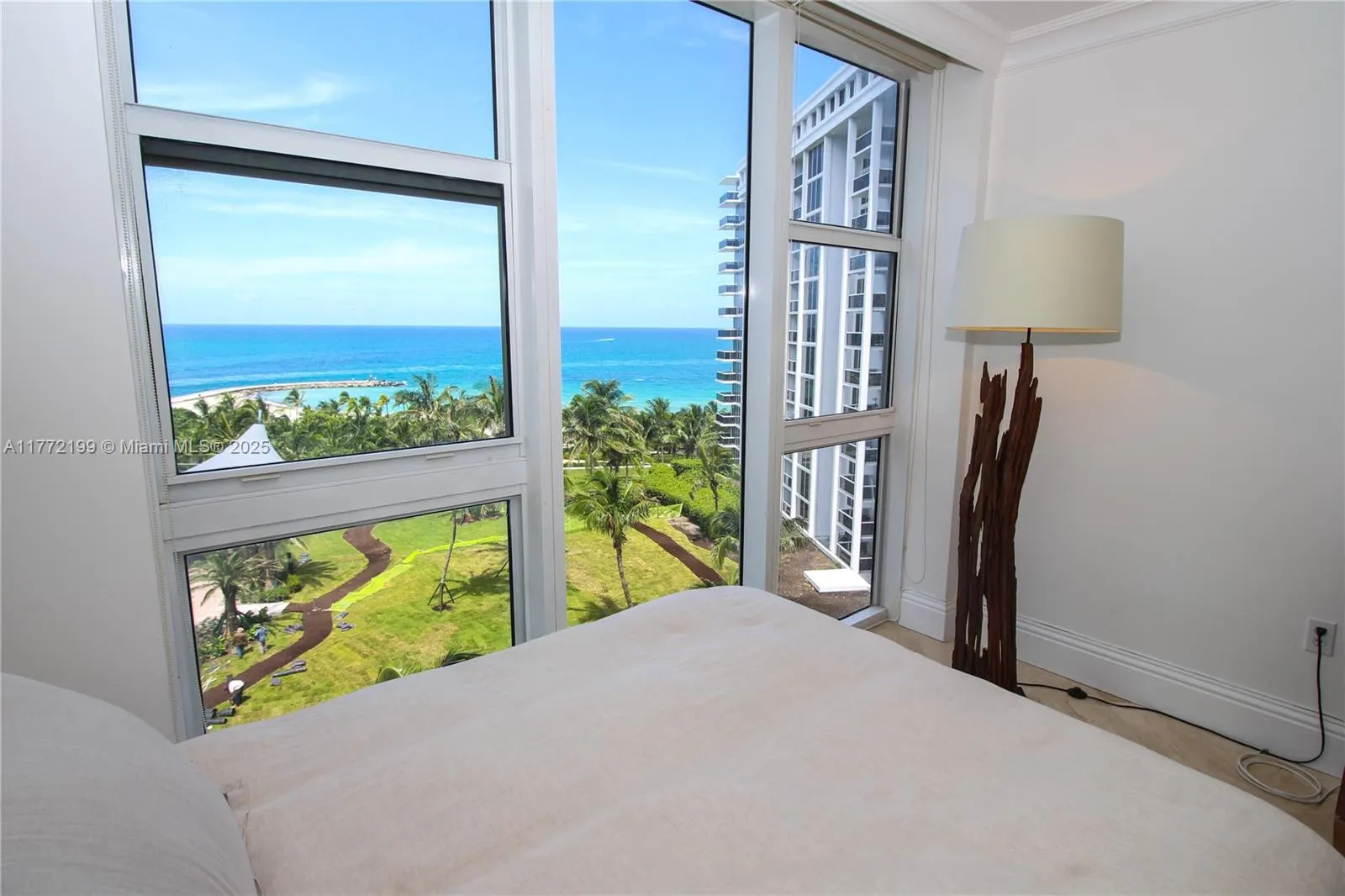 10275 Collins Ave, #833