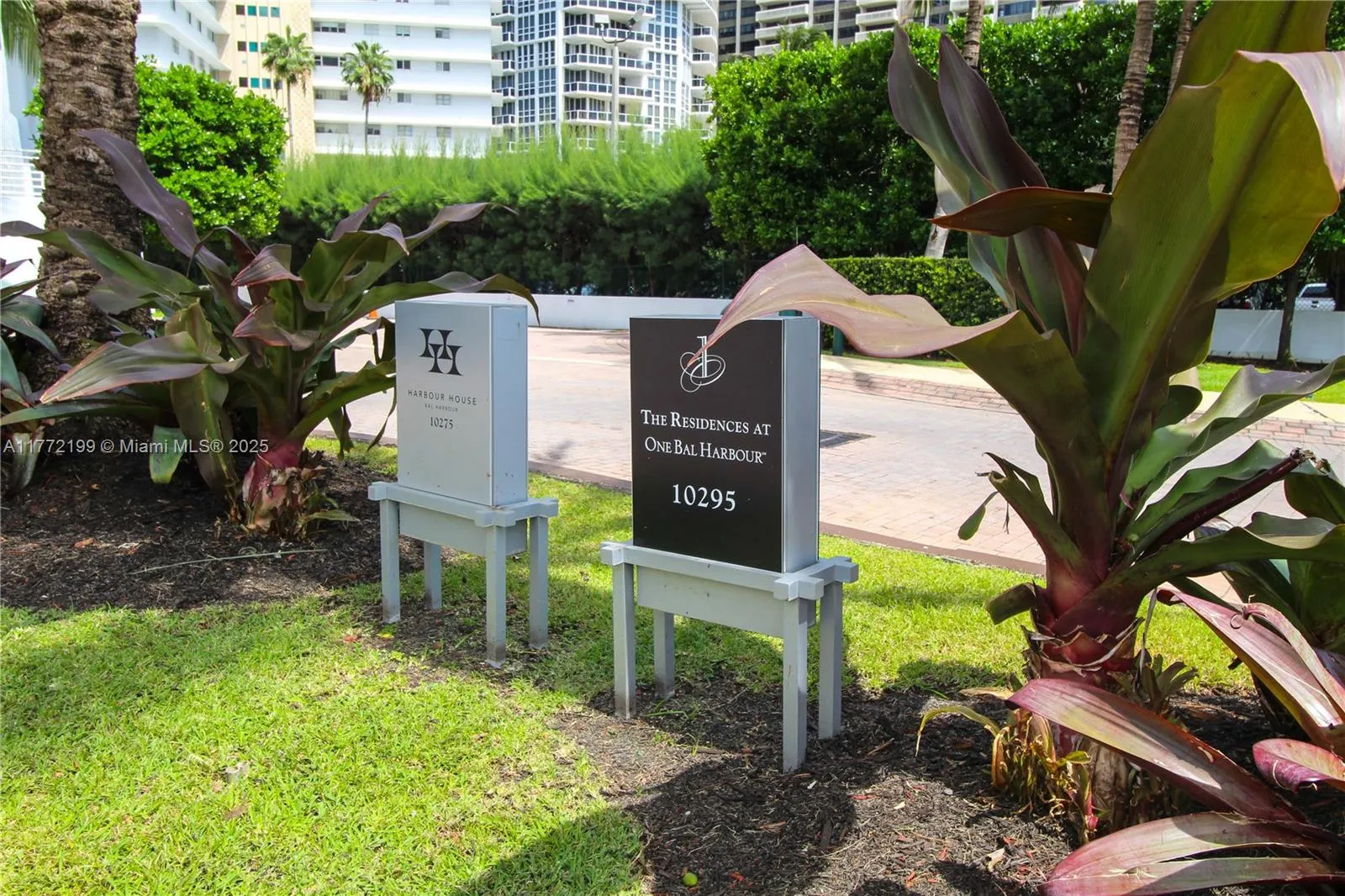 10275 Collins Ave, #833