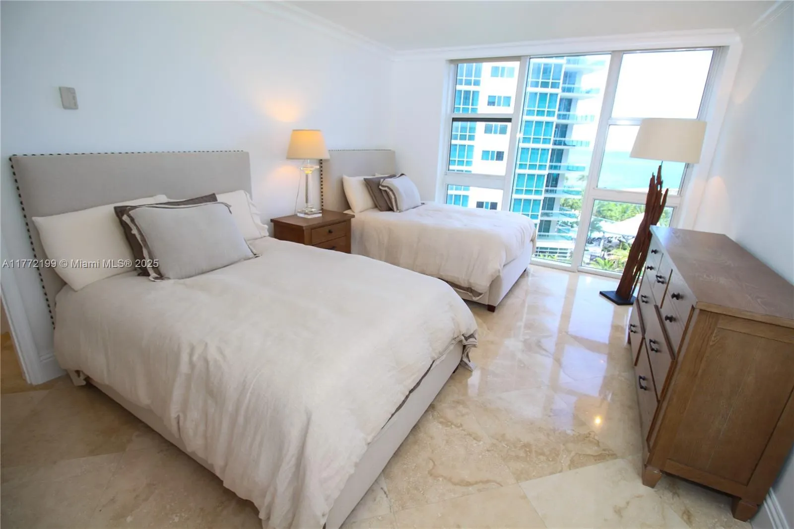 10275 Collins Ave, #833