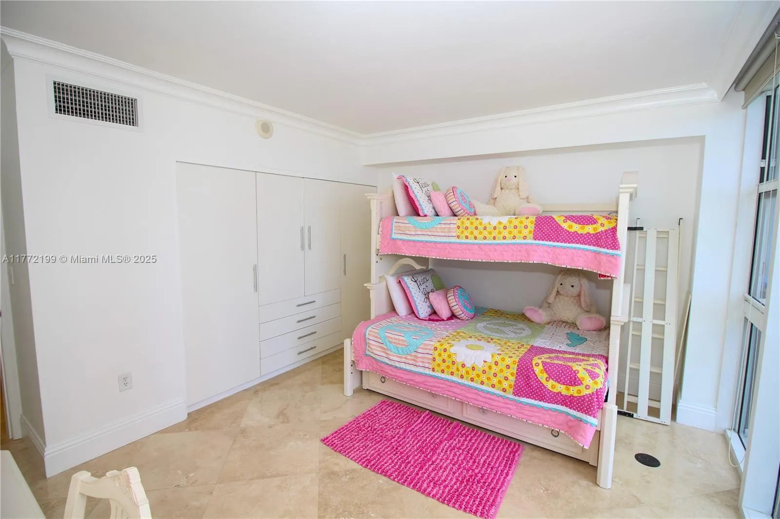 10275 Collins Ave, #833