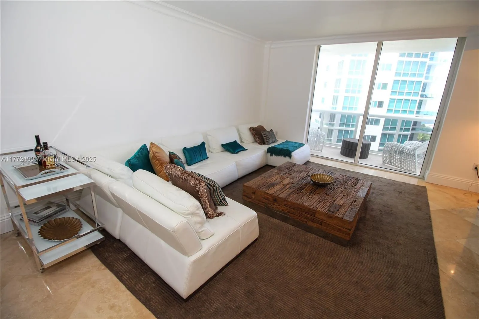 10275 Collins Ave, #833