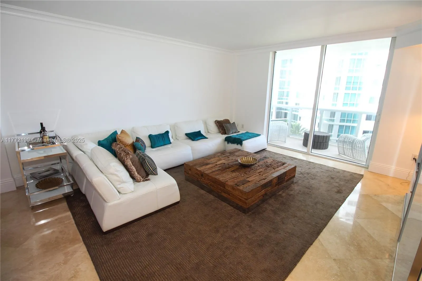 10275 Collins Ave, #833