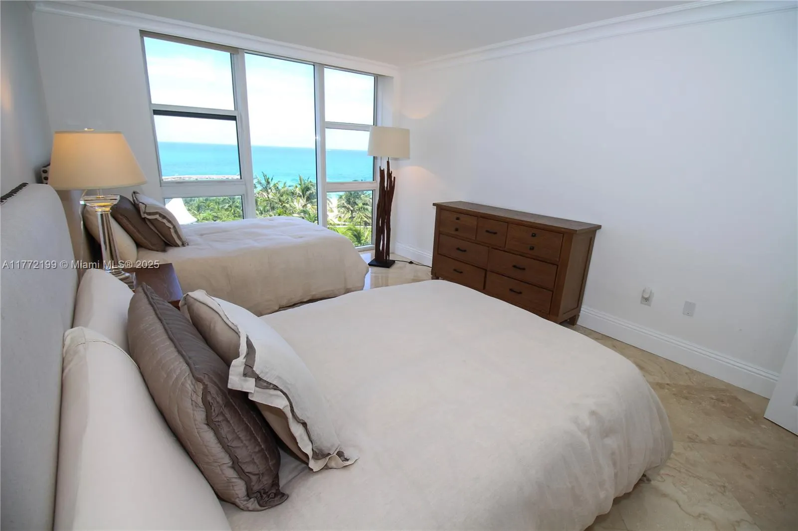 10275 Collins Ave, #833