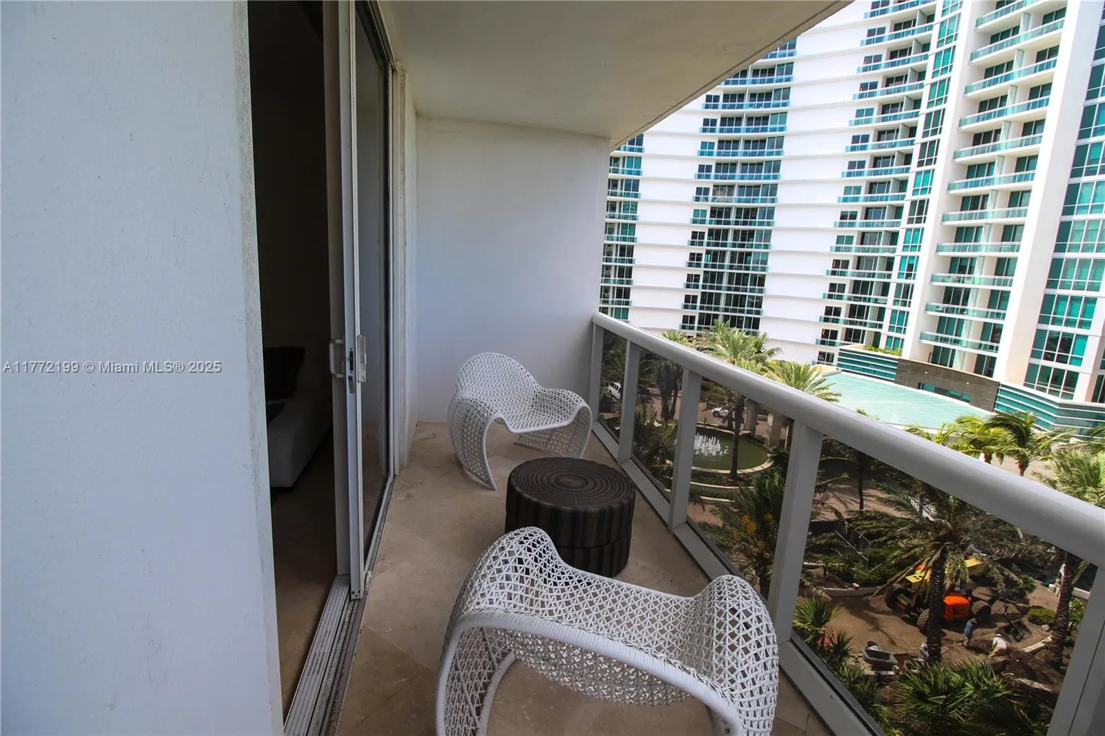 10275 Collins Ave, #833