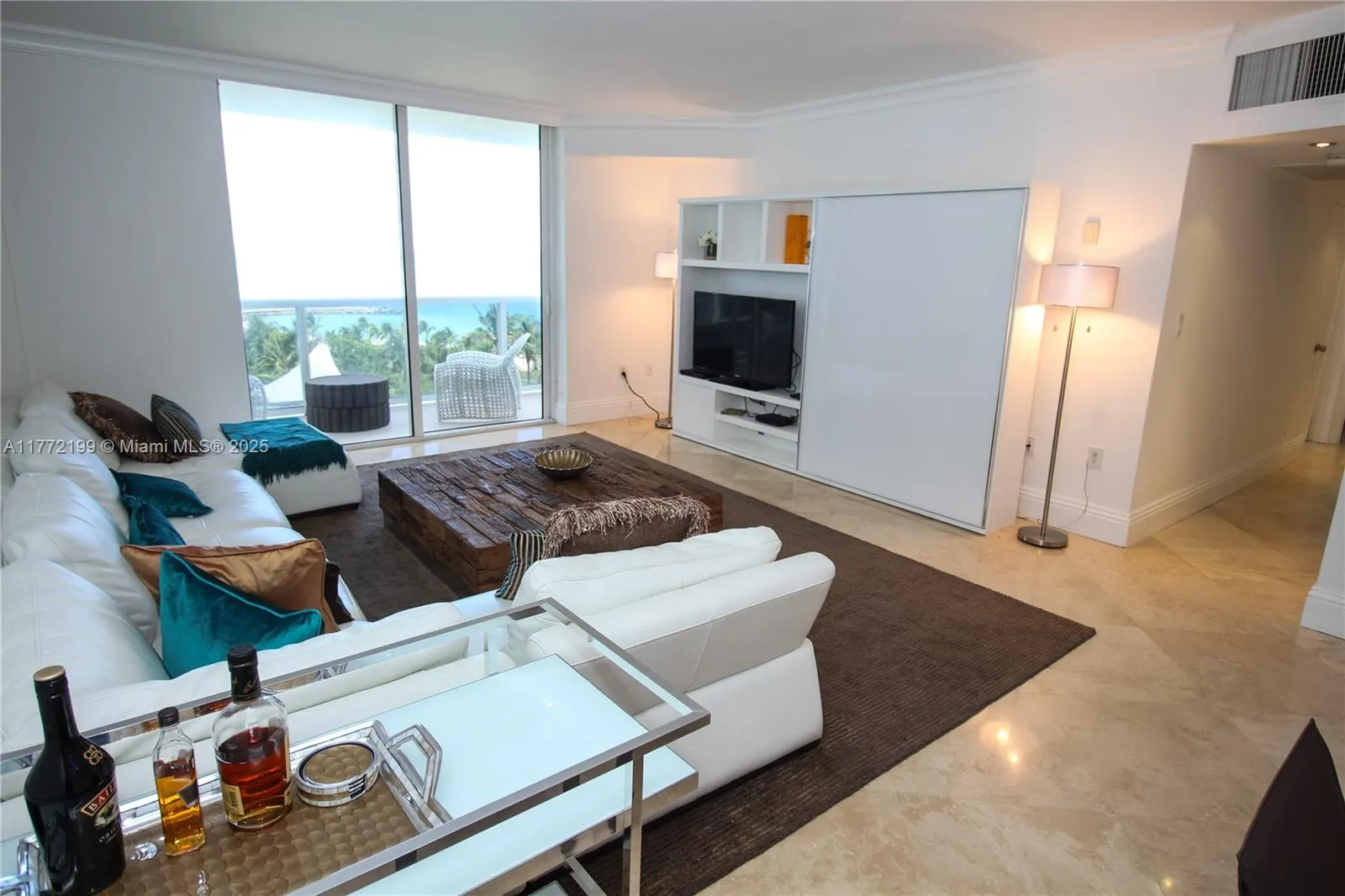 10275 Collins Ave, #833