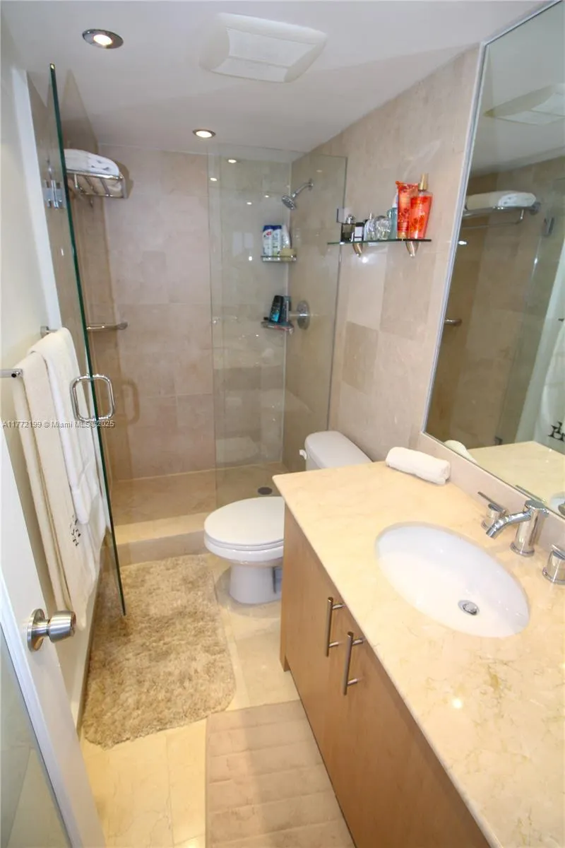 10275 Collins Ave, #833