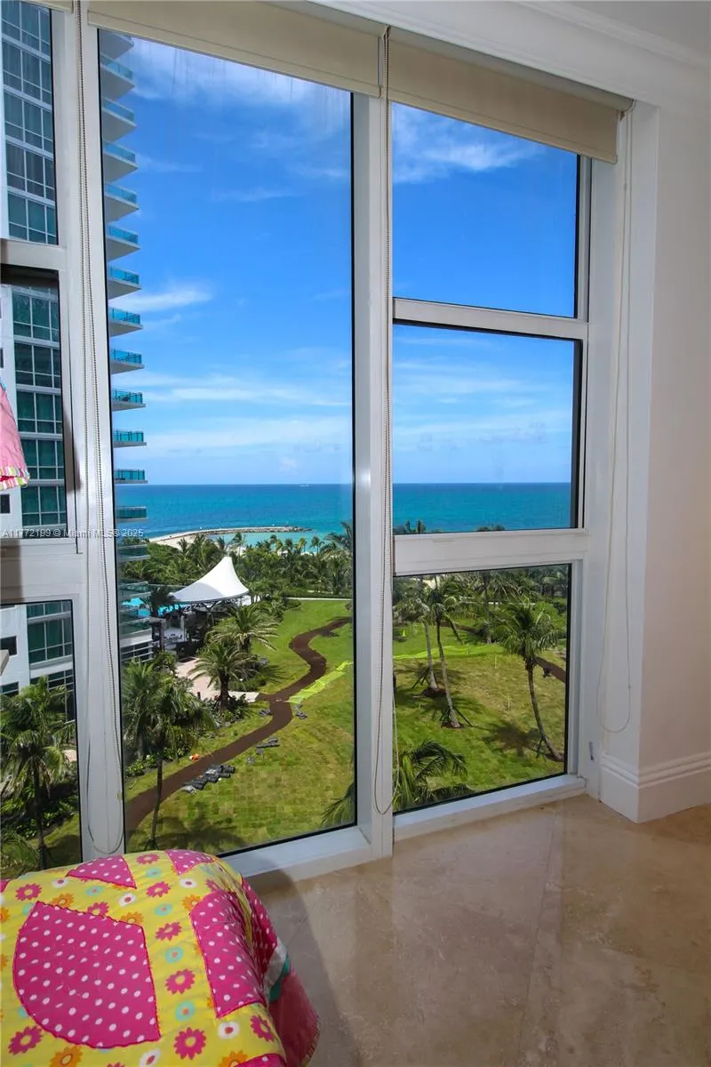 10275 Collins Ave, #833