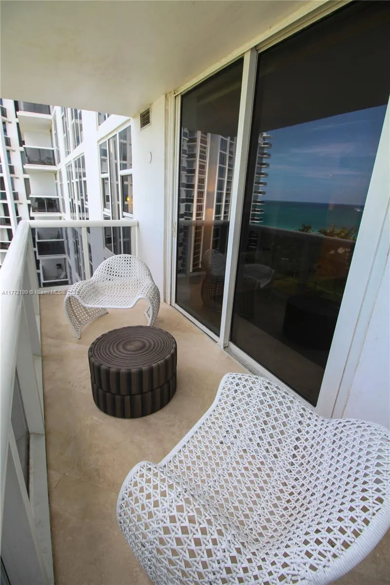 10275 Collins Ave, #833