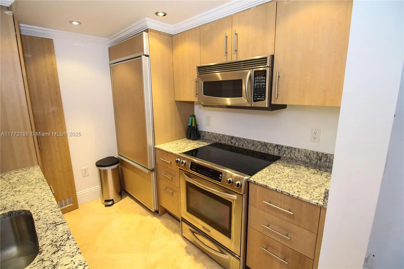 10275 Collins Ave, #833