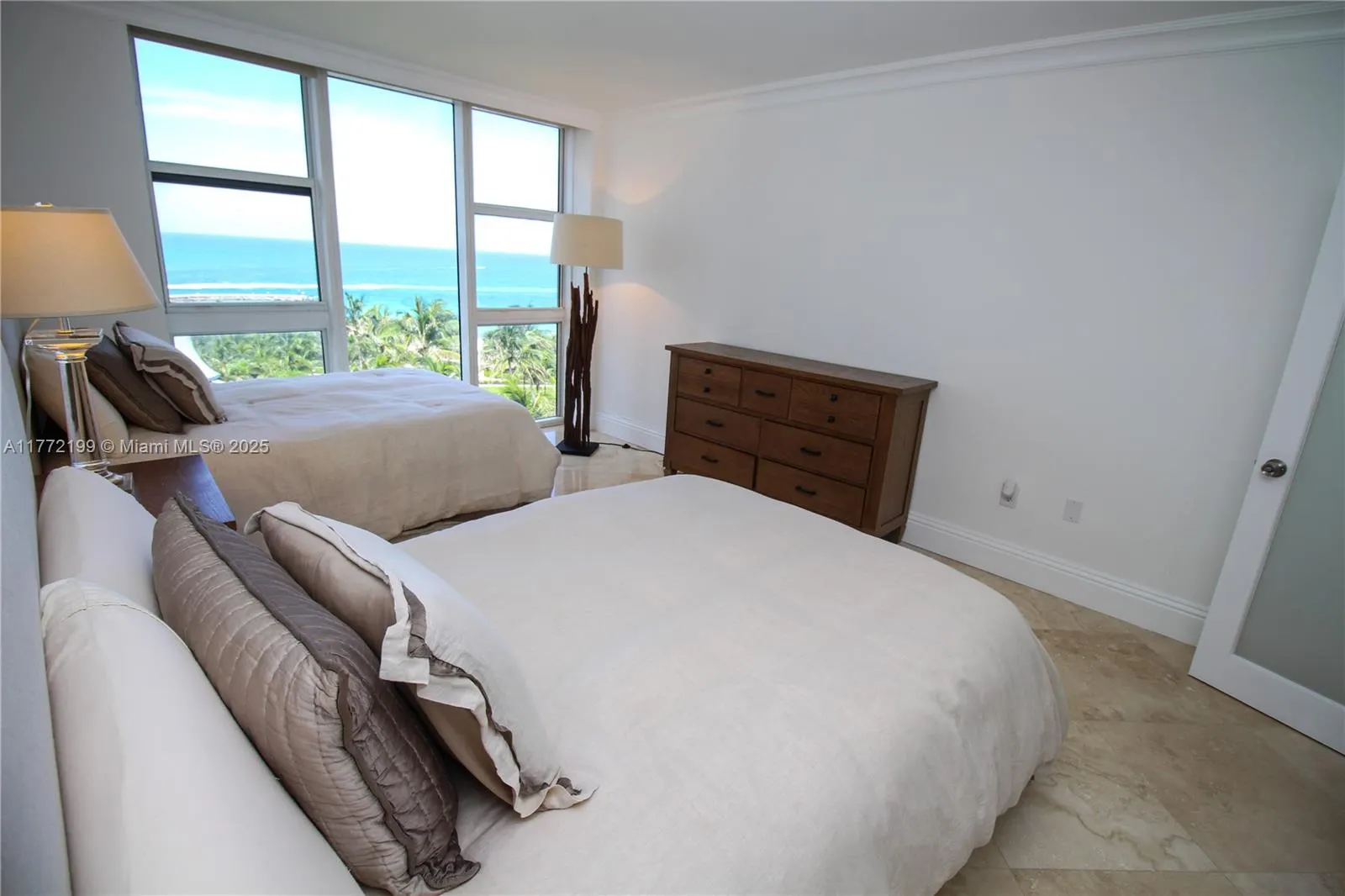 10275 Collins Ave, #833