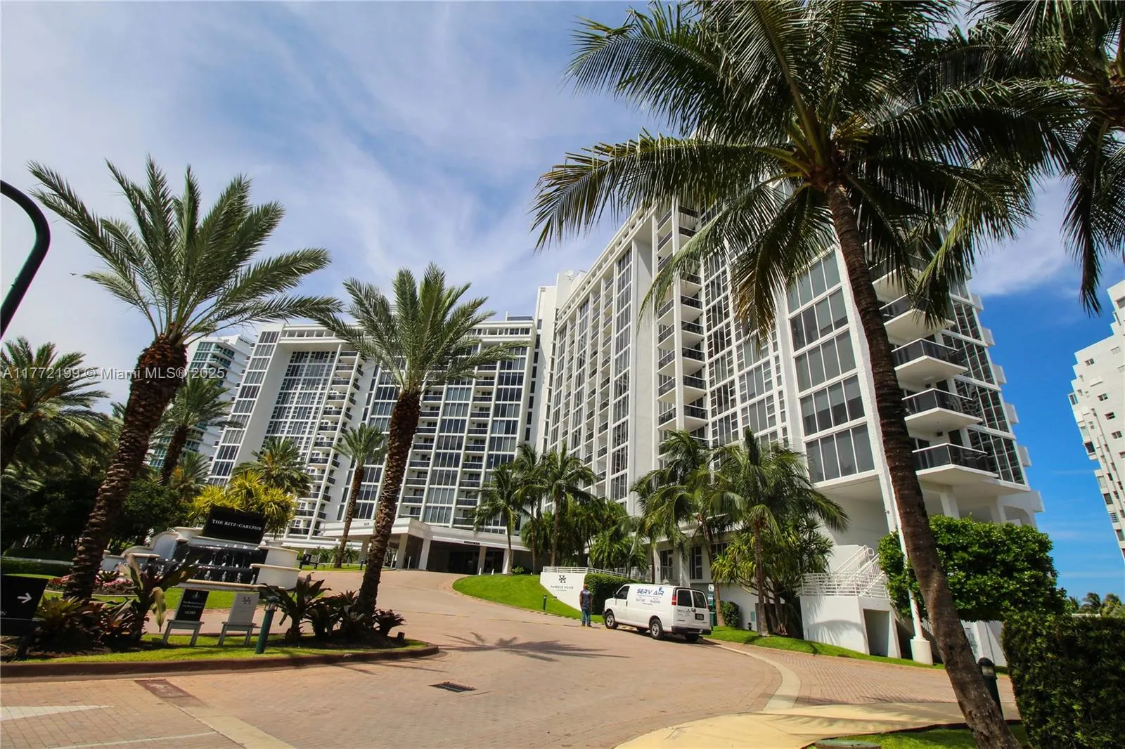 10275 Collins Ave, #833