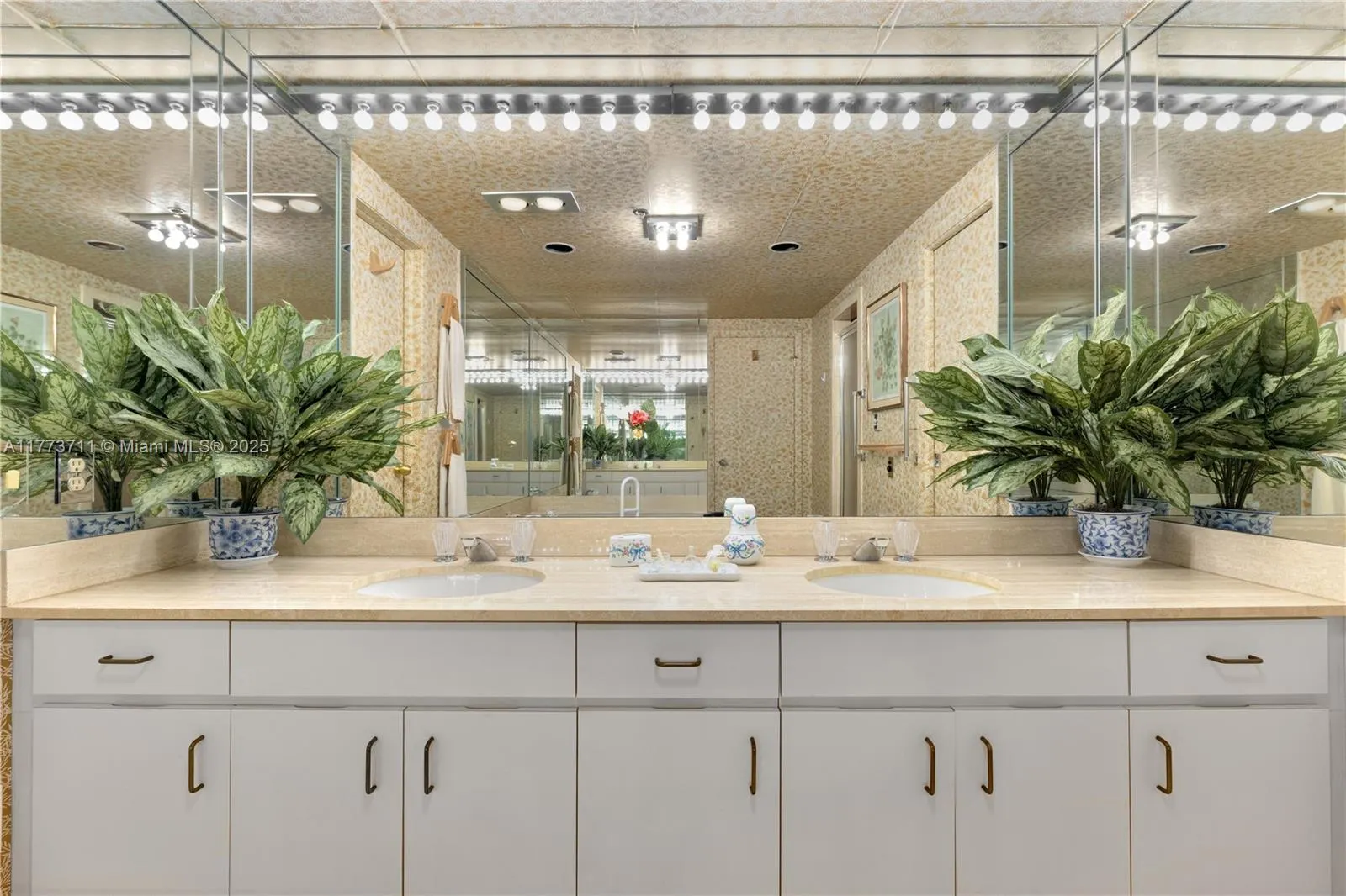 10175 Collins Ave, #Doubl1401/1402(4706 sqft)