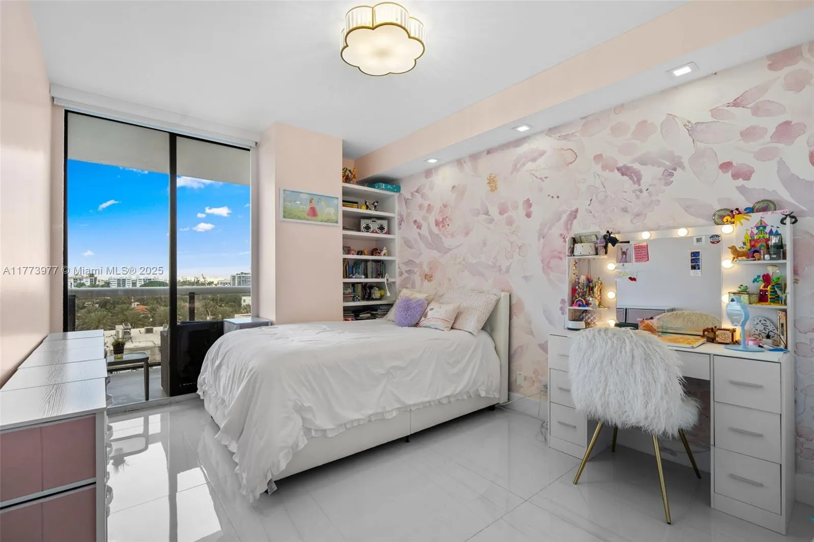 9455 Collins Ave, #703