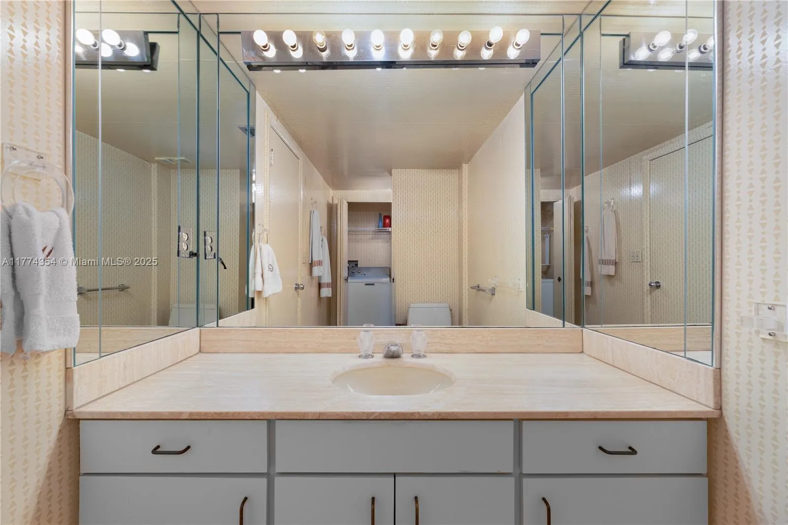 10175 Collins Ave, #1401