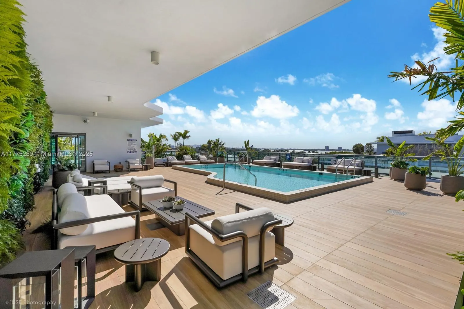 9901 W Bay Harbor Dr, #503