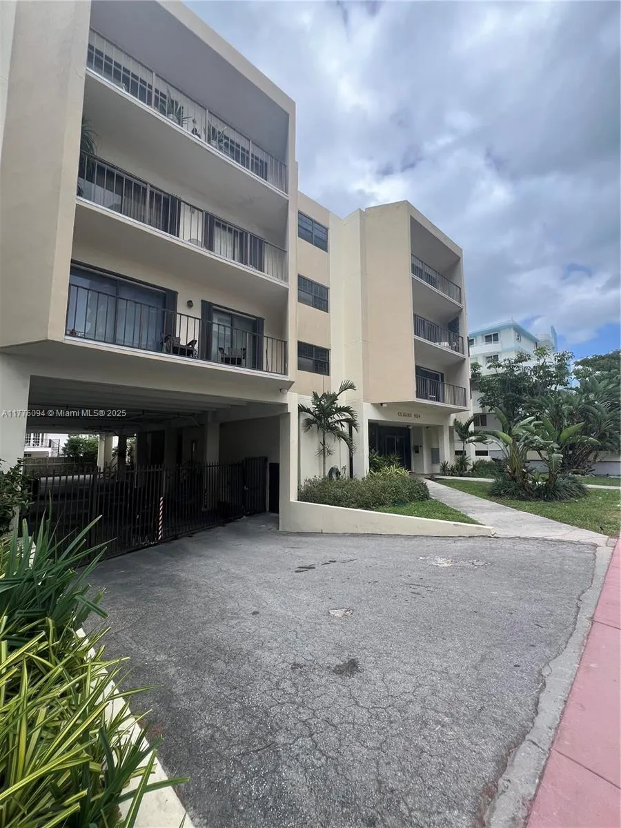 9124 Collins Ave, #304